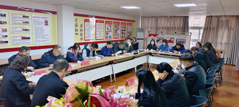 走進(jìn)項目一線  共謀經(jīng)濟發(fā)展 ——安陽市市場監(jiān)管局12315投訴中心黨支部與中潤建設(shè)黨支部聯(lián)合開展主題黨日活動